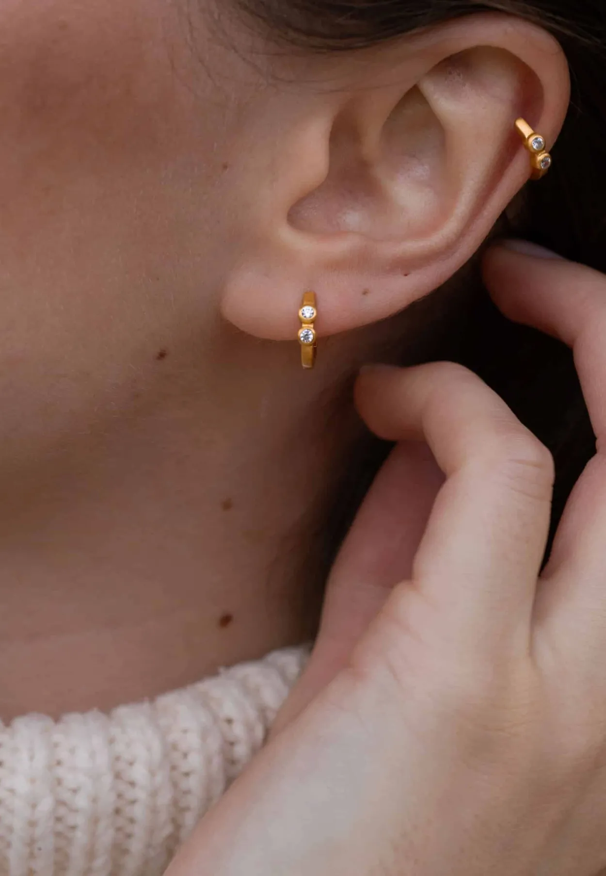 BYBIEHL LUCY HOOPS MED HVID ZIRKINIA - 4-039A-GP