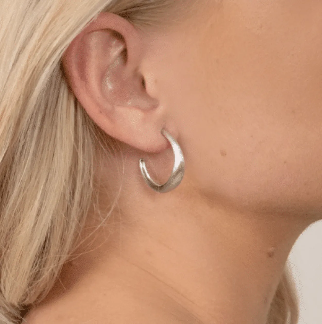 BYBIEHL ØRERING SØLV OCEAN FLOW HOOPS LARGE - 4-4203-R