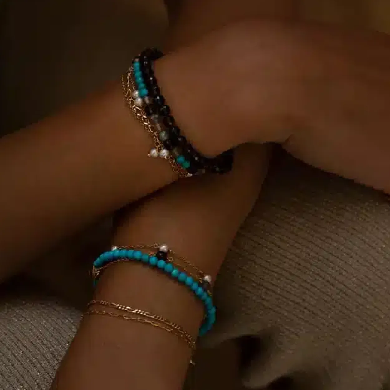 CARRE ARMBÅND SØLV FORGYLDT MED TURKIS - FB 4406 LBGRTSTTQ 17,5cm