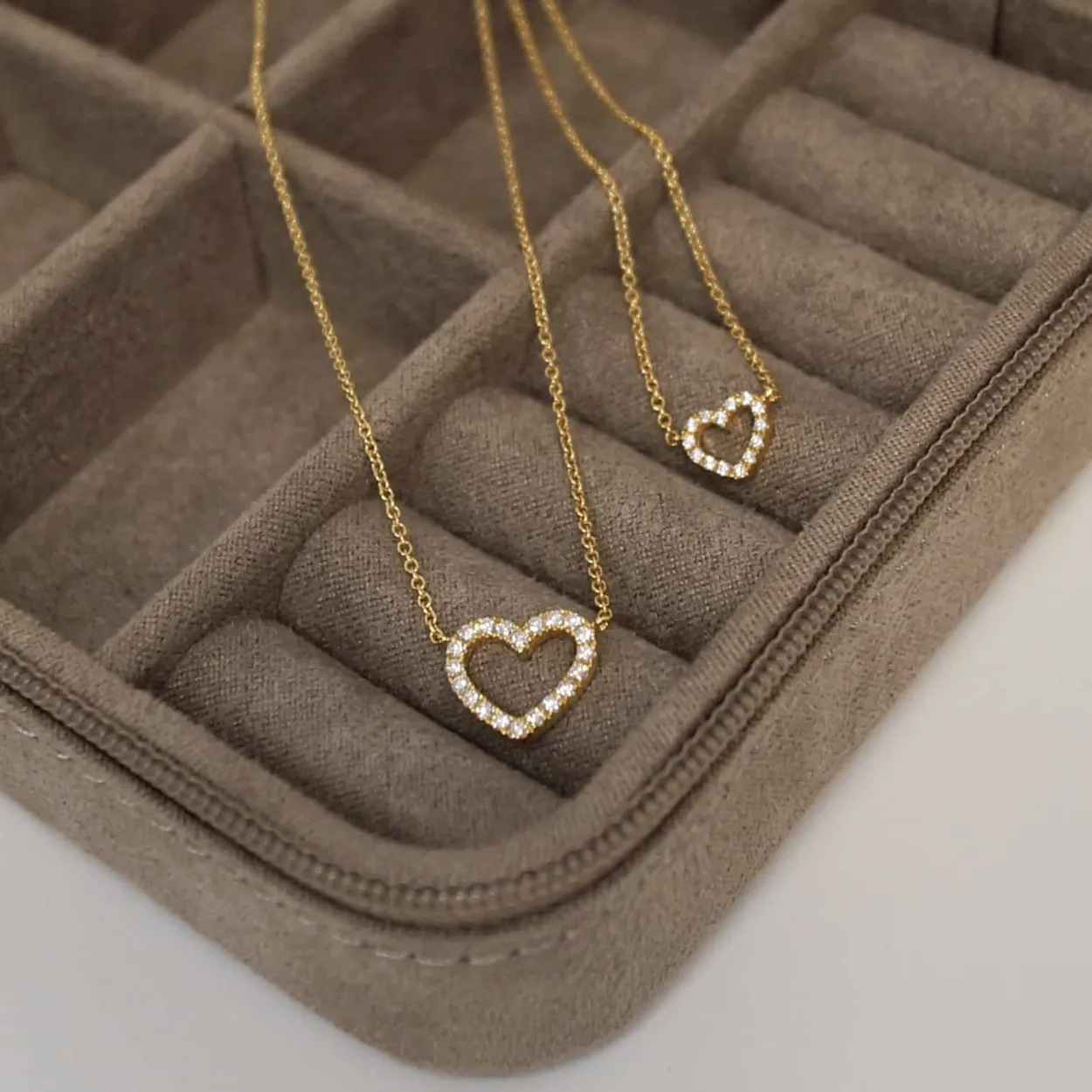 CHRISTOFFERSEN JEWELLERY HJERTE HALSKÆDE 14 KARAT GULD MED 0,23 CARAT BRILLANTER – 2000183