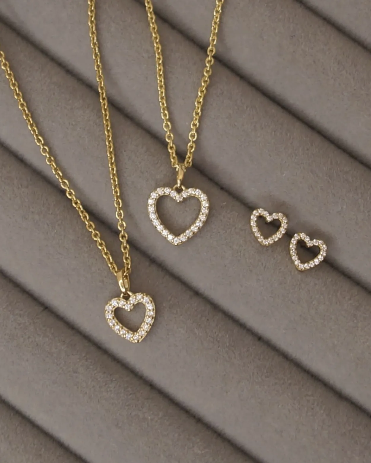 CHRISTOFFERSEN JEWELLERY HJERTE ØRESTIKKER 14 KARAT GULD MED 0,09 CARAT BRILLANTER - 3071281G