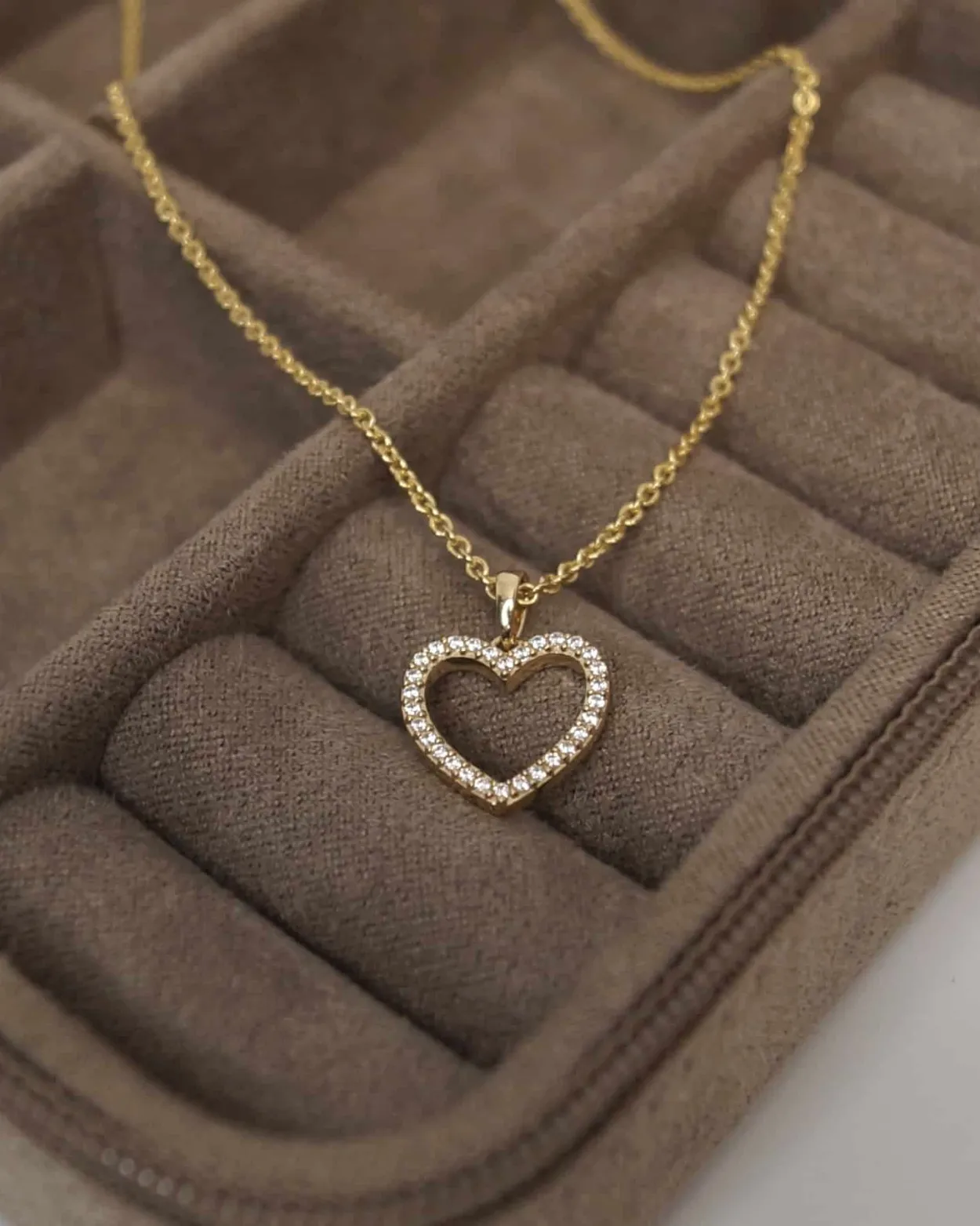 CHRISTOFFERSEN JEWELLERY HJERTE VEDHÆNG 8 KARAT GULD MED ZIRKONIA – 4500204-3