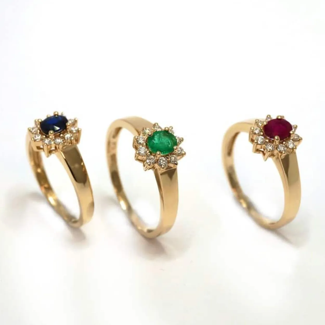 CHRISTOFFERSEN JEWELLERY ROSET RING 14 KARAT MED SAFIR OG BRILLANTER - 5070256G-SA