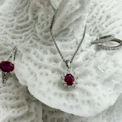 CHRISTOFFERSEN JEWELLERY SØLV RING RHODINERET MED SYNTETISK RØD RUBIN OG ZIRKONIA