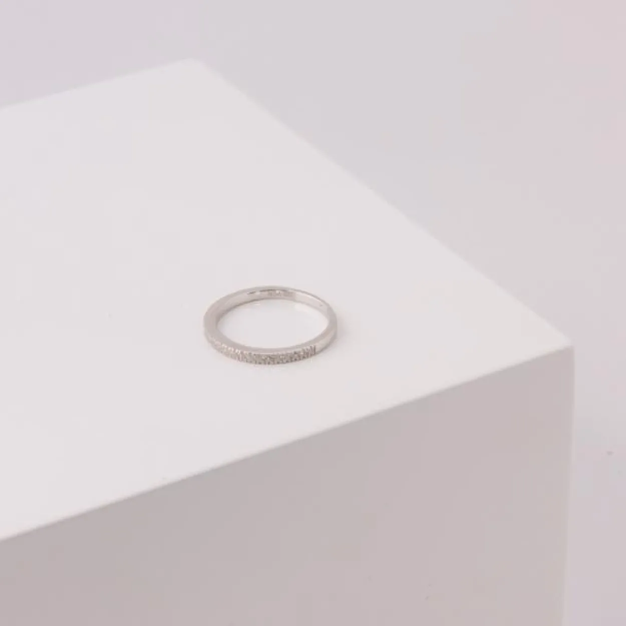 JOANLI NOR ADINANOR RING SØLV EN RÆKKE MED ZIRKONIA - 104504009