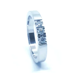 14 KT. ALLIANCE RING HVIDGULD MED BRILLANT 3X0,05 CT. W/SI