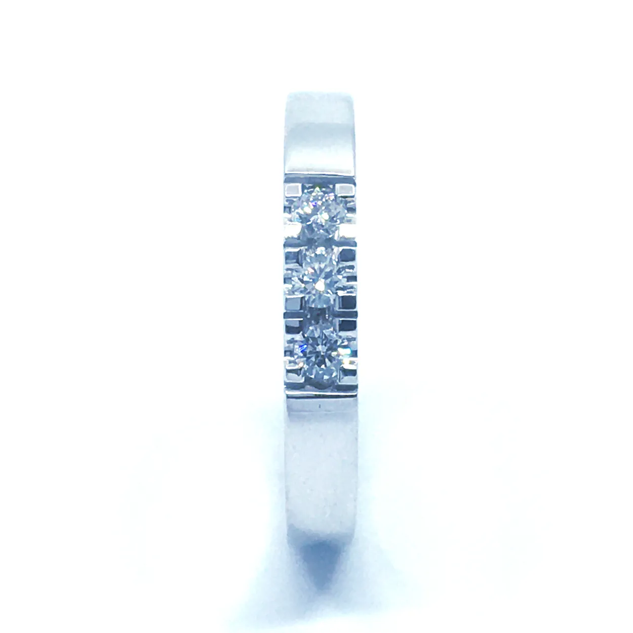 14 KT. ALLIANCE RING HVIDGULD MED BRILLANT 3X0,05 CT. W/SI