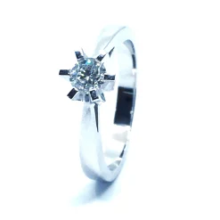 14 KT. HVIDGULD CARLA RING MED BRILLANT 0,38 CT. W/SI