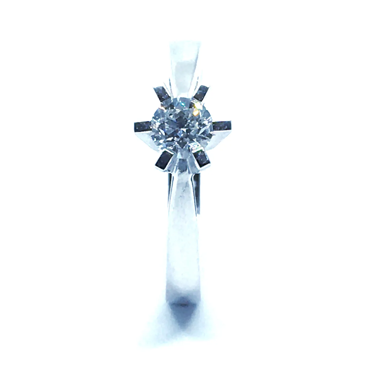 14 KT. HVIDGULD CARLA RING MED BRILLANT 0,38 CT. W/SI