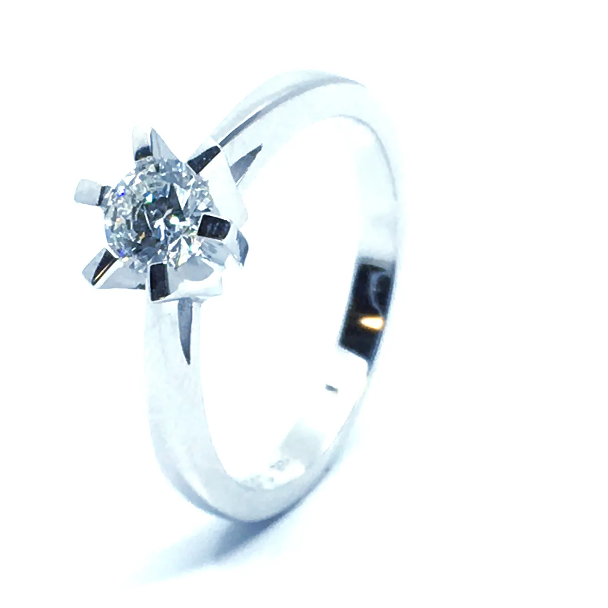 14 KT. HVIDGULD CARLA RING MED BRILLANT 0,50 CT. W/SI