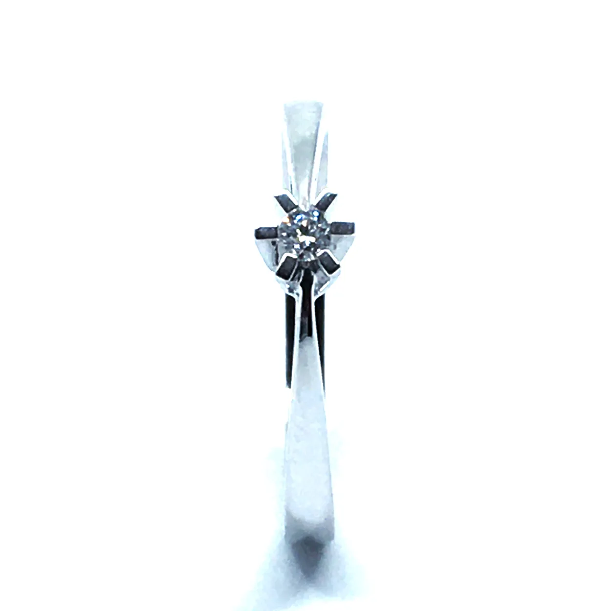 14 KT. HVIDGULD CARLA RING MED BRILLANT 0,05 CT. W/SI