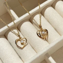 SCROUPLES HJERTE VEDHÆNG I 8 KARAT GULD MED ZIRKONIA - 214933