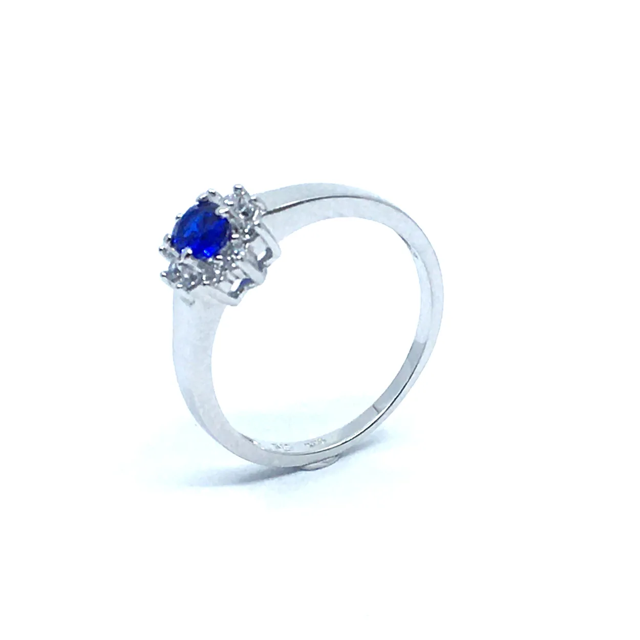 SØLV RING ROSÉT RHODINERET MED SYNTETISK BLÅ SAFIR OG ZIRKONIA