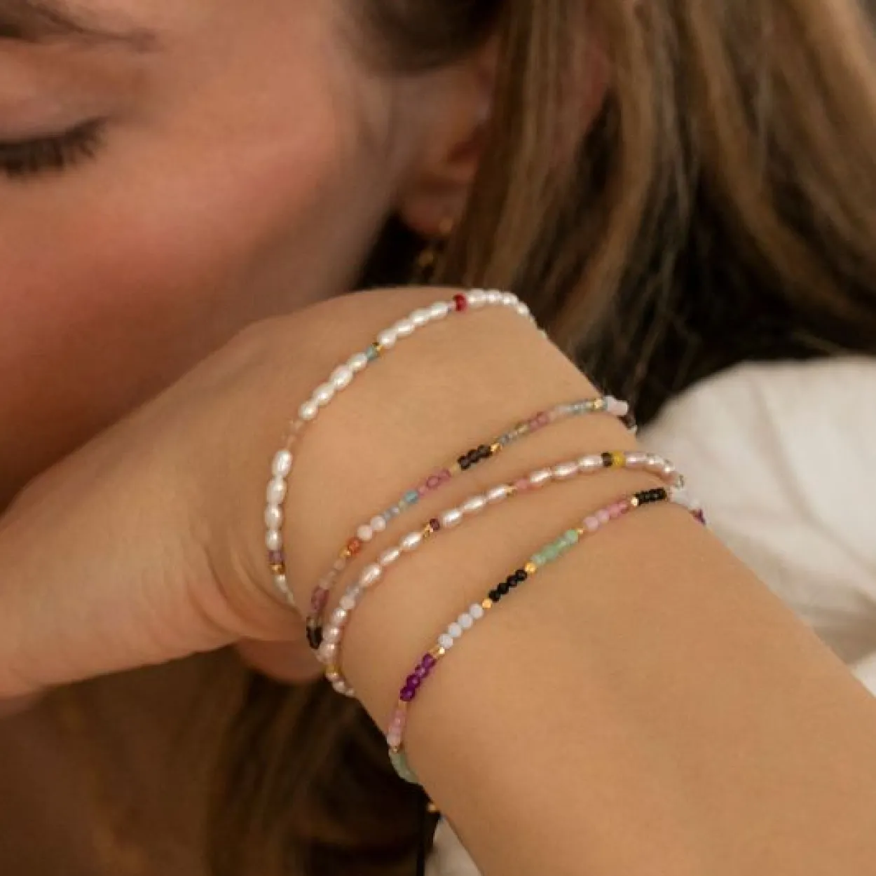 STINE A CONFETTI PEARL ARMBÅND MED MIX AF PERLE - 3187-02-OS