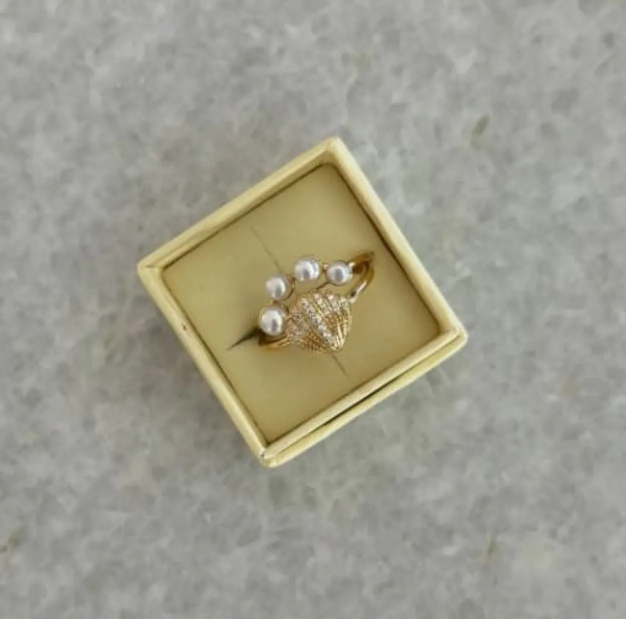 STINE A VINTAGE SHELL RING FORGYLDT SØLV MED STENE - 4051-02