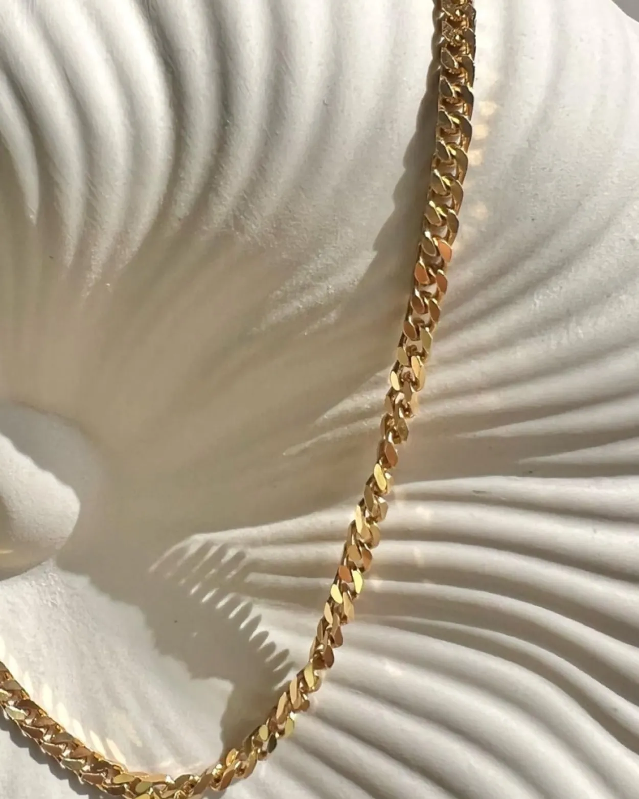 STUDIO Z PLAITED CHAIN KÆDE I SØLV FORGYLDT MED PANSERFLET- 8220317